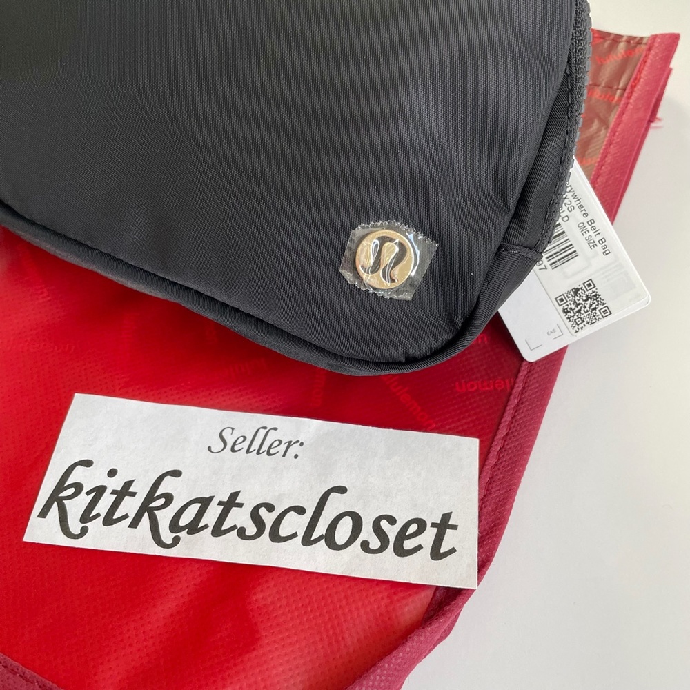 🆕 **BLACK WITH GOLD HARDWARE** NWT lululemon everywhere belt bag EBB 1L - Picture 2 of 8